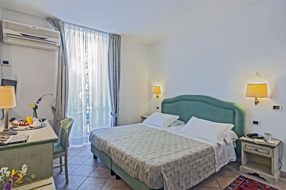 Standard Double or Twin Room photo 1