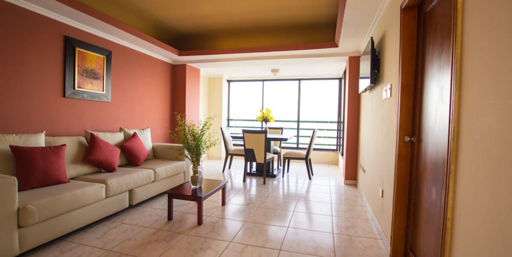 Deluxe Two Room Suite Ocean Front photo 2