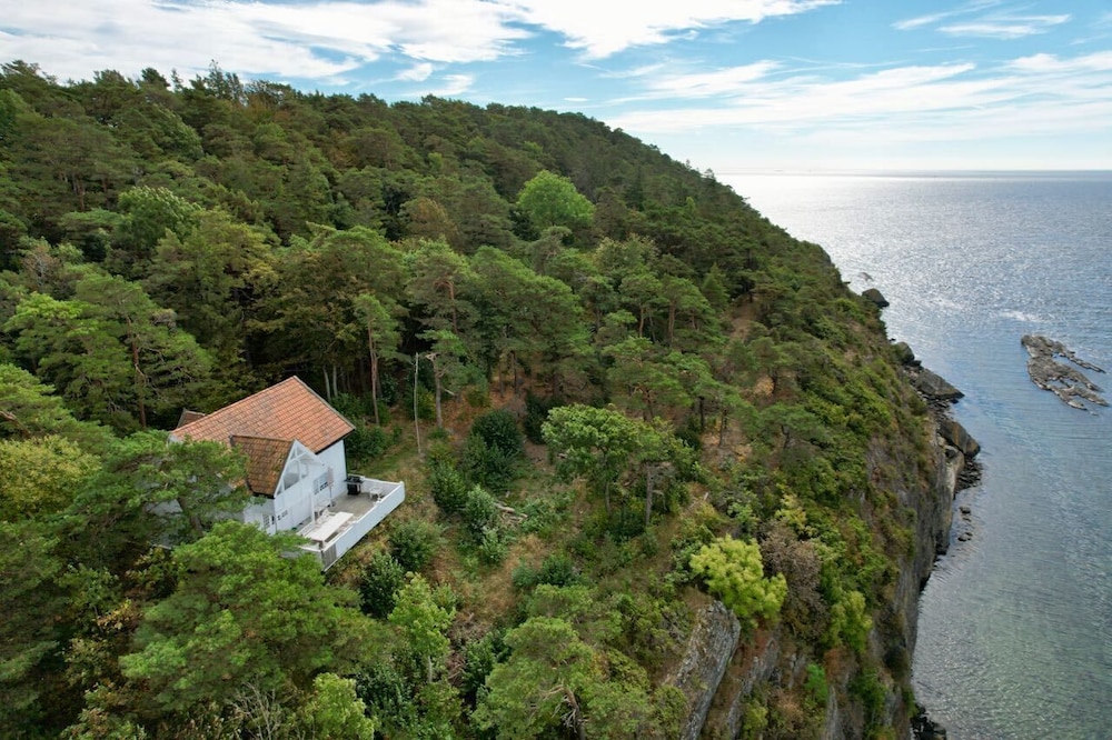 Basic Cabin, Balcony, Sea View photo 2