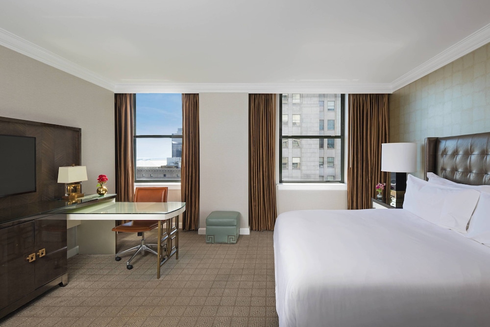 Deluxe Room, 1 King Bed - Photo 4