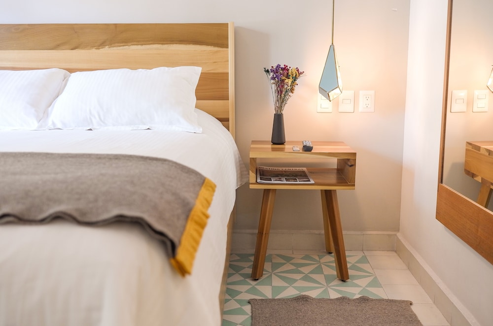 Economy Room, 1 Queen Bed