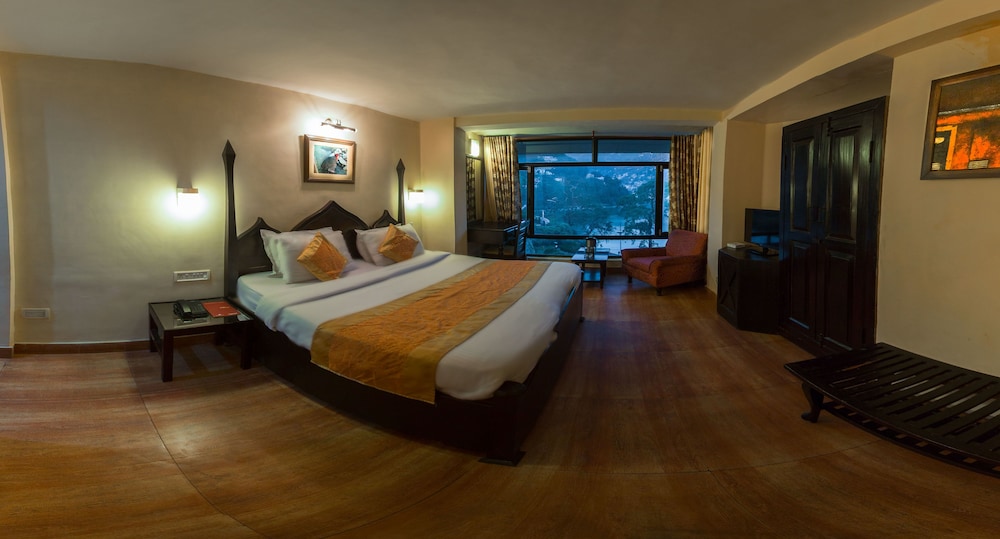 Deluxe Lake Facing  Room - Photo 1