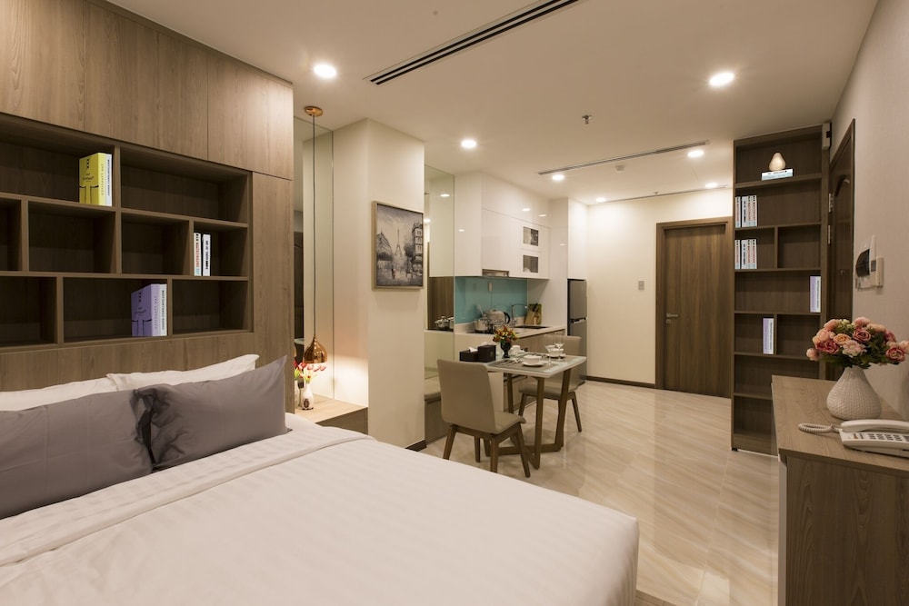 Deluxe Studio, 1 Queen Bed
