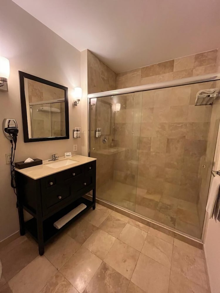 Standard Room, 2 Queen Beds - Photo 4
