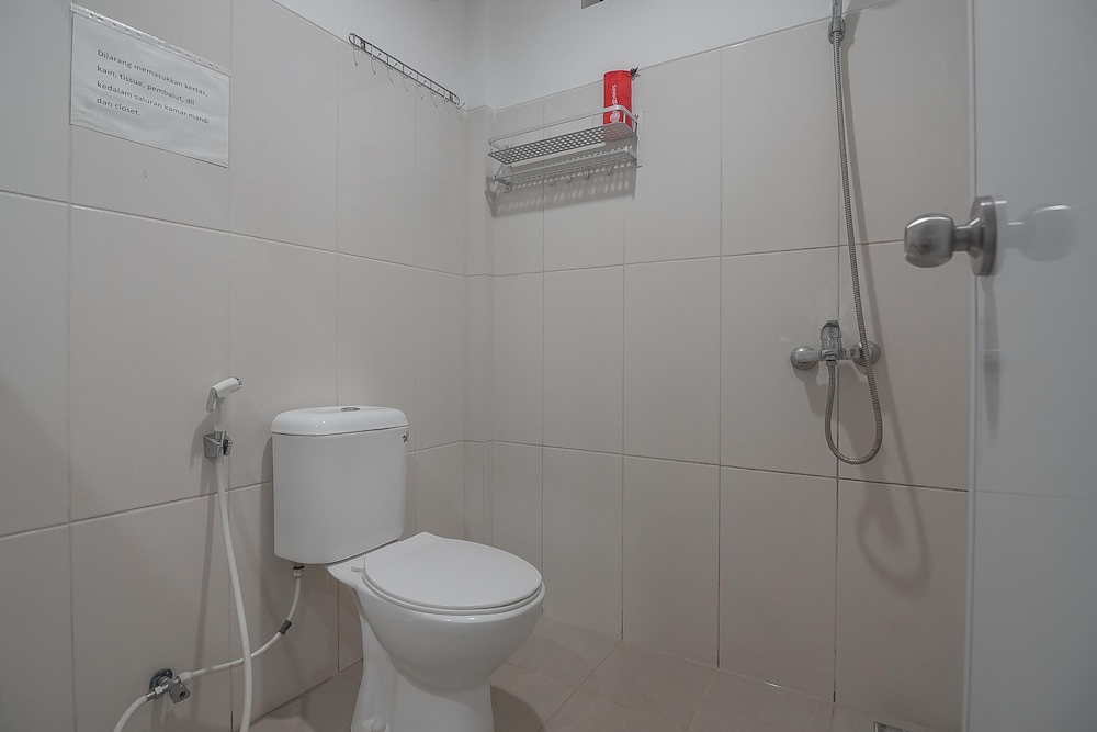 Twin Room (Reddoorz) photo 3
