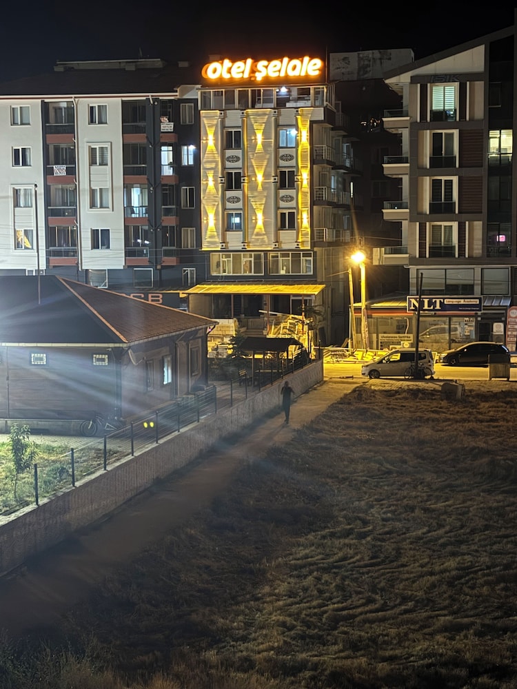 Classic Twin Room, Balcony, City View photo 3