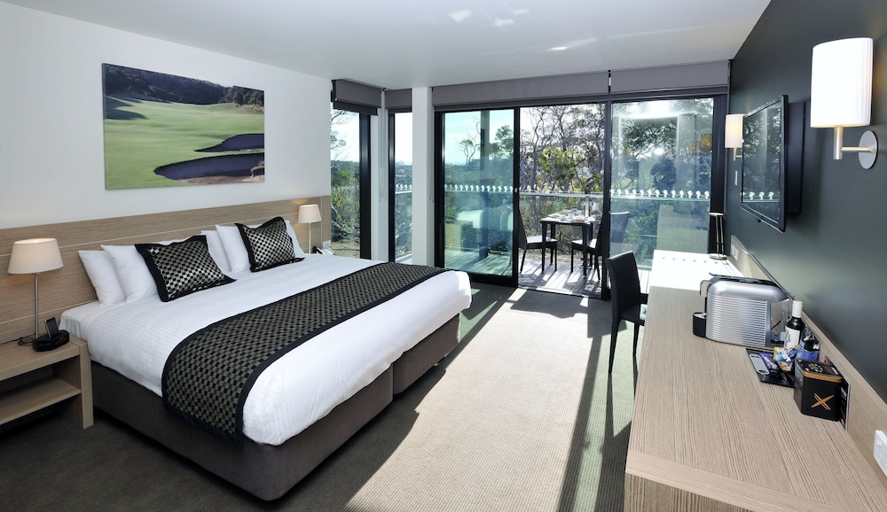 Privilege, Room, 1 King Bed, Balcony, Golf View photo 2