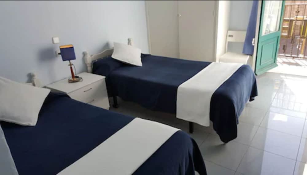 Habitación Doble, 2 Camas Individuales, Baño Compartido (Ducha Privada)