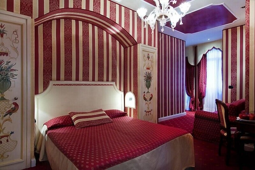 Superior Double or Twin Room photo 3