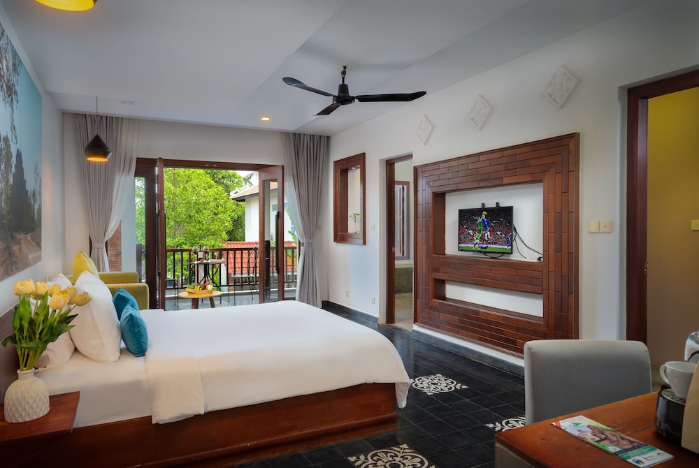 Suite Room Pool View - Photo 8