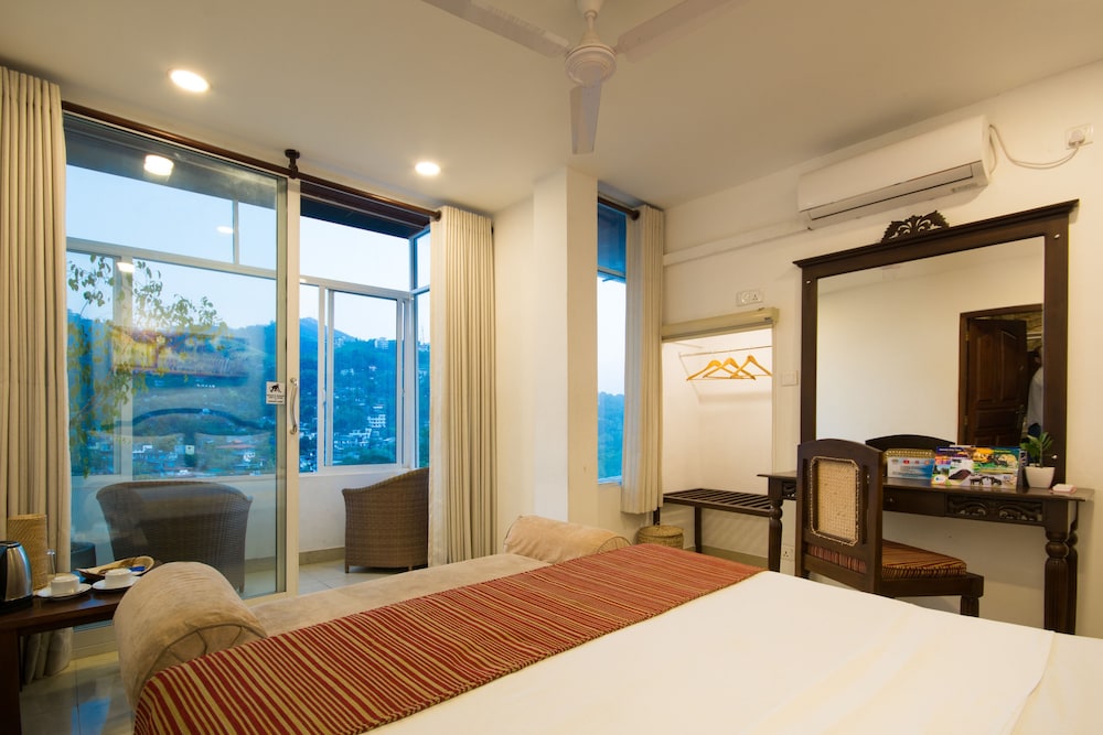 King Room with Balcony photo 1