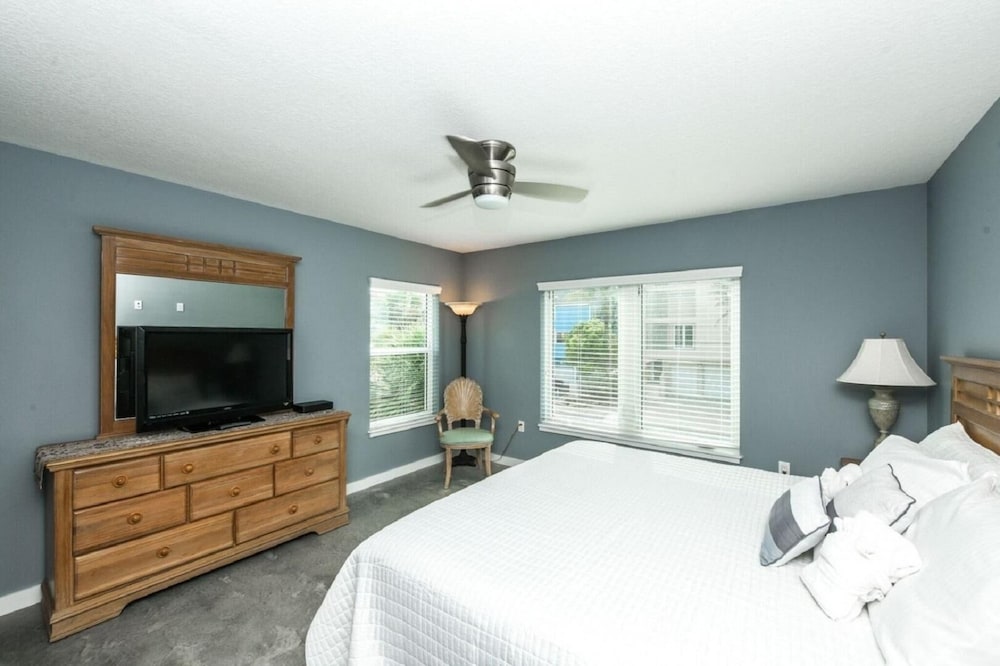 House, Multiple Beds (Once Upon A Tide) photo 1