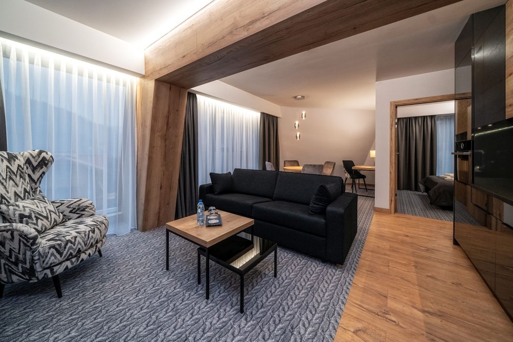 Family Apartment photo 2