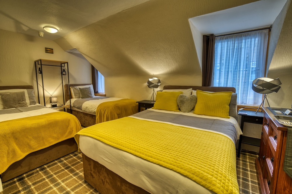 Family Room, Multiple Beds, Non Smoking, Ensuite photo 2