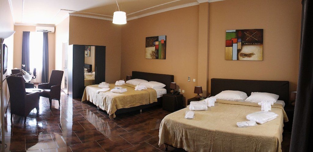 Deluxe Room, 2 Queen Beds photo 2