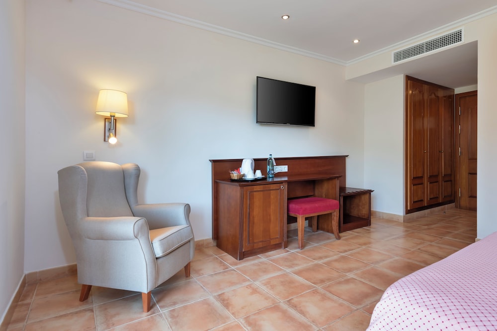 Standard Room, Terrace, Pool View photo 3