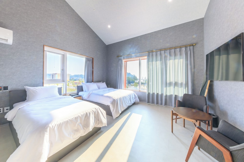 [Free continental breakfast for two] Duplex Deluxe Twin