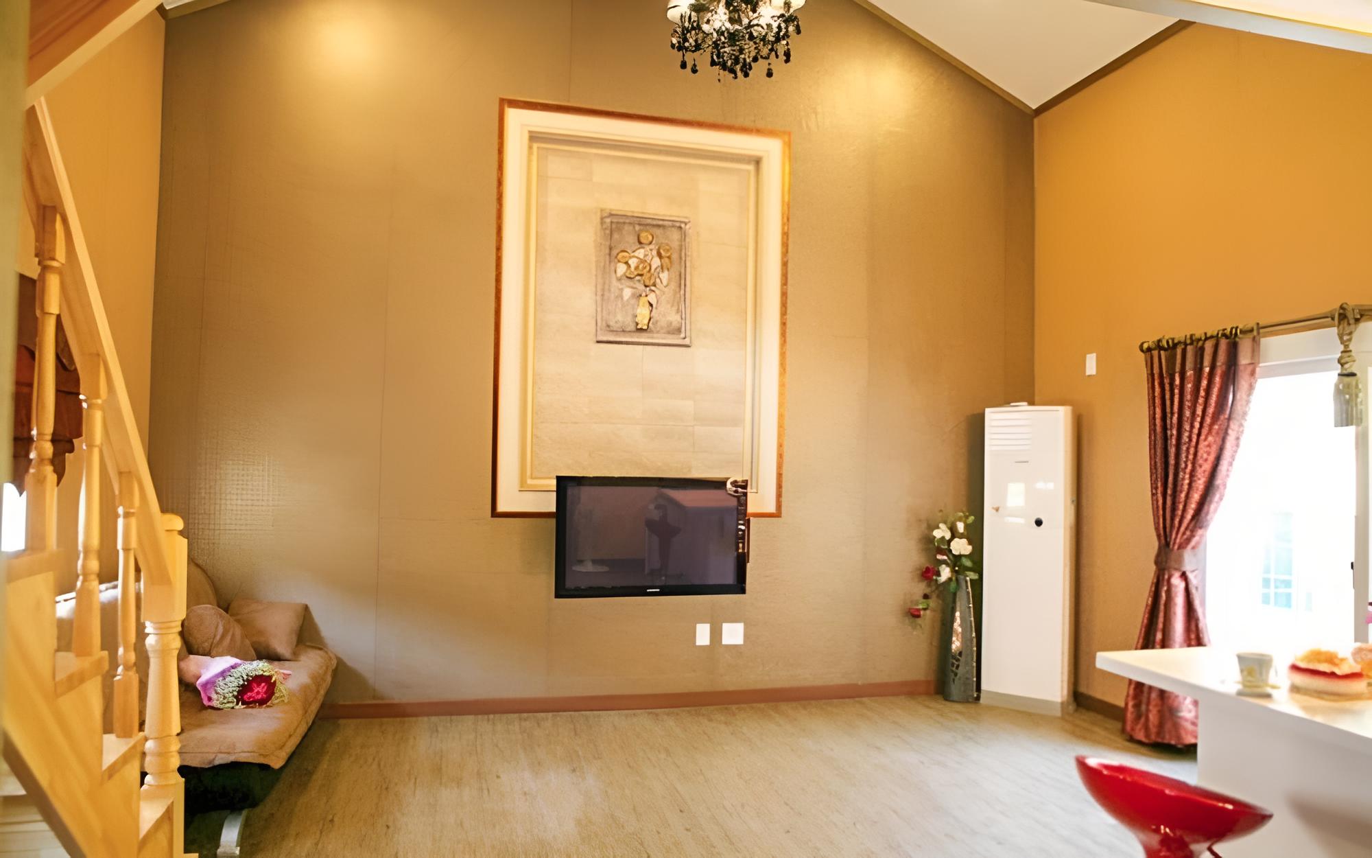 Room (French Kiss) photo 2