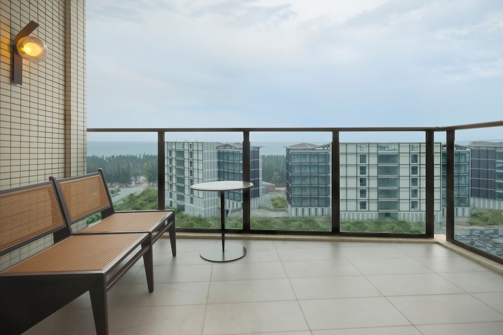Room, 1 King Bed, Balcony, Sea View (View) photo 2