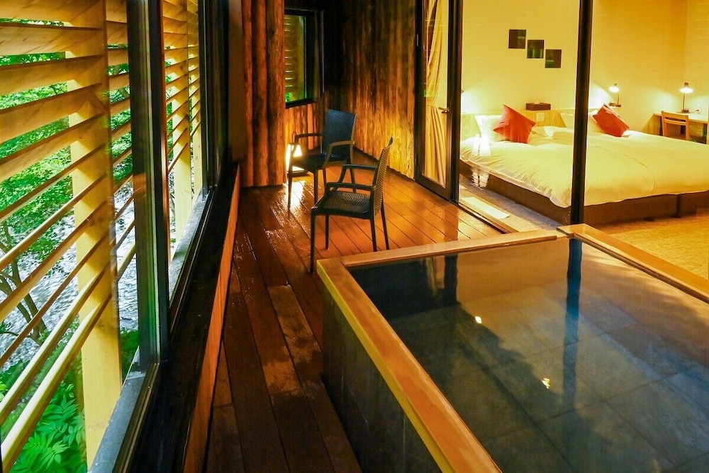 Room 13 Suite with Hot Spring Bath photo 2