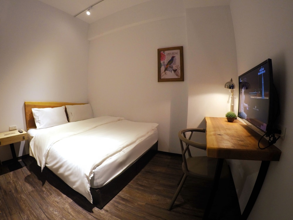 Double Room, 1 Double Bed, Private Bathroom (Partially No Window) photo 3
