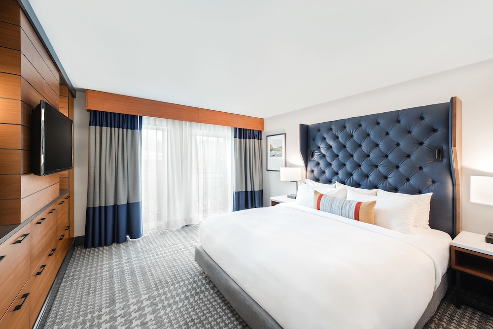 Suite (Renaissance) photo 2