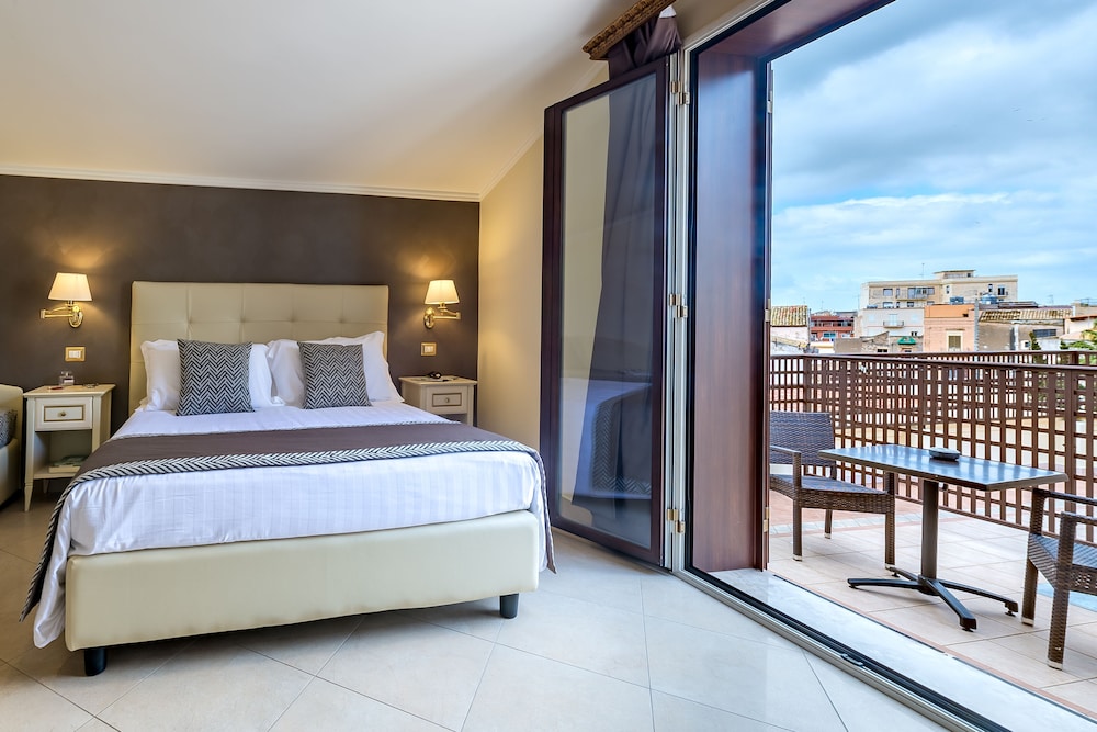 Superior Double Room, Terrace, Partial Sea View (302) - Photo 7
