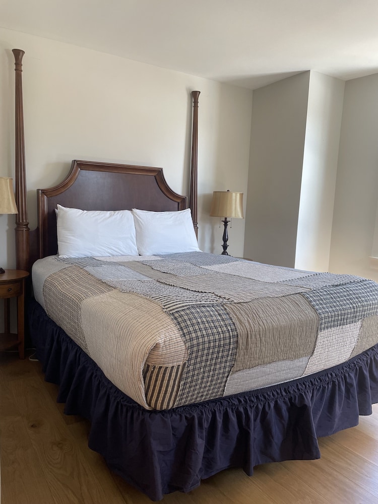 Basic Single Room, 1 Double Bed