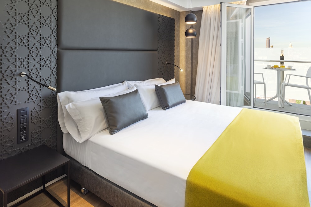 Premium Double or Twin Room, Terrace, City View - Photo 1