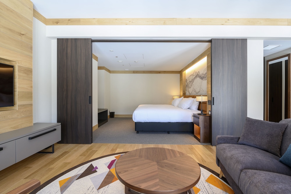 Suite, 1 Bedroom - Photo 3