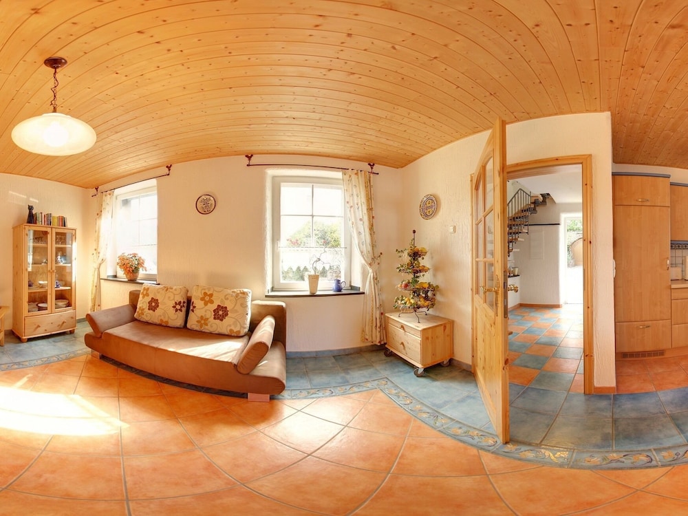 House, Ensuite, City View photo 1