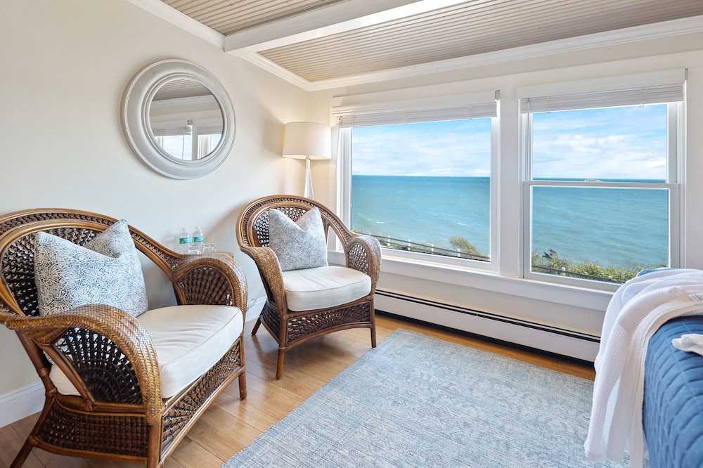 Panoramic Double Room, 1 King Bed, Ocean View, Oceanfront photo 2