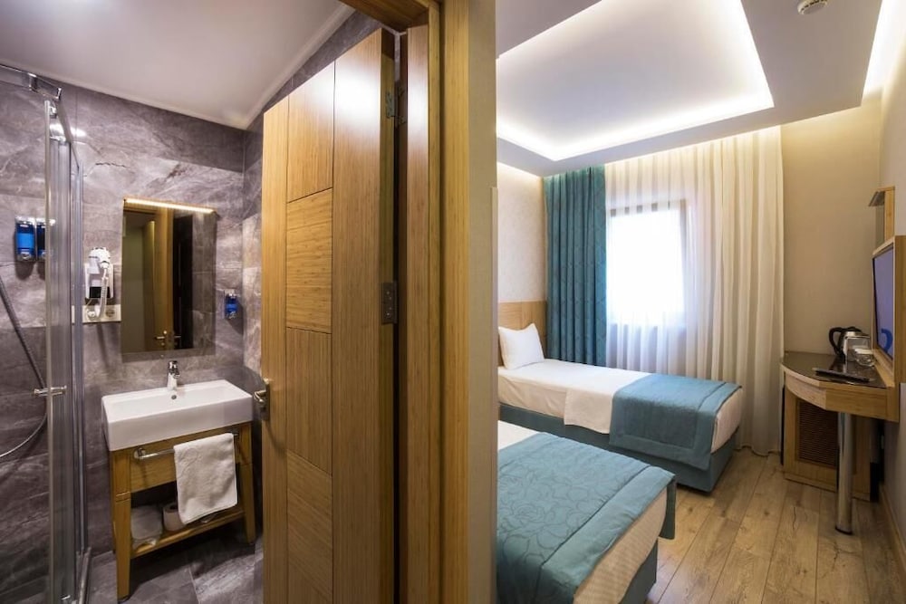Standard Twin Room photo 2