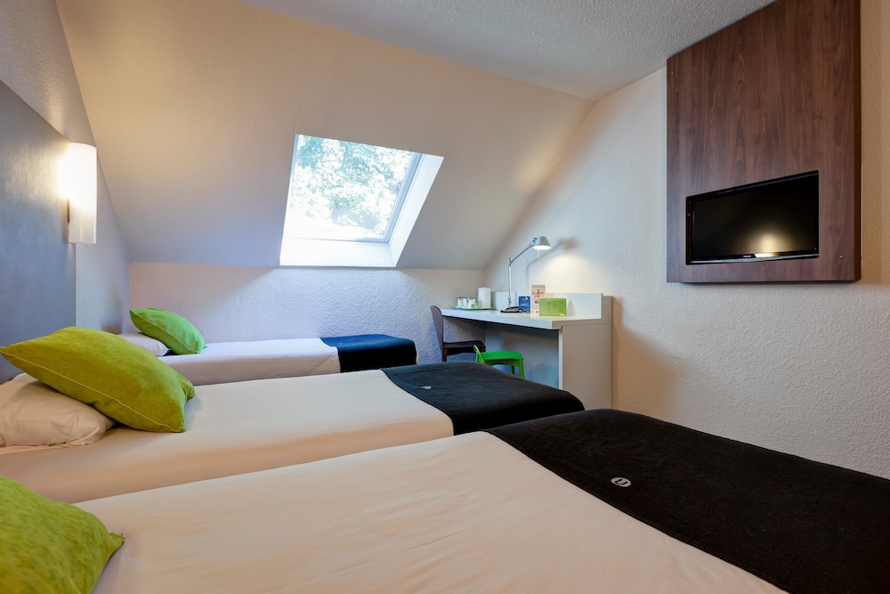 Standard Room, Multiple Beds - Photo 1