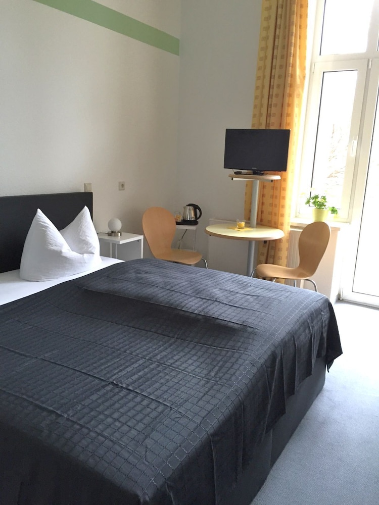 Basic Double Room photo 2