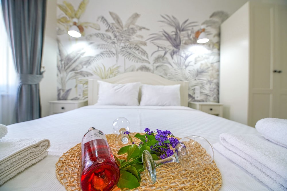 Superior Room, 1 Queen Bed photo 2