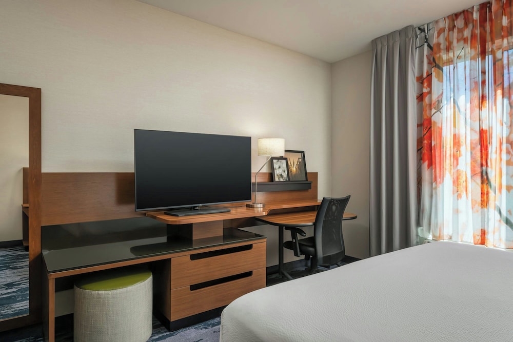 Room, 1 King Bed (Hearing Accessible) photo 2