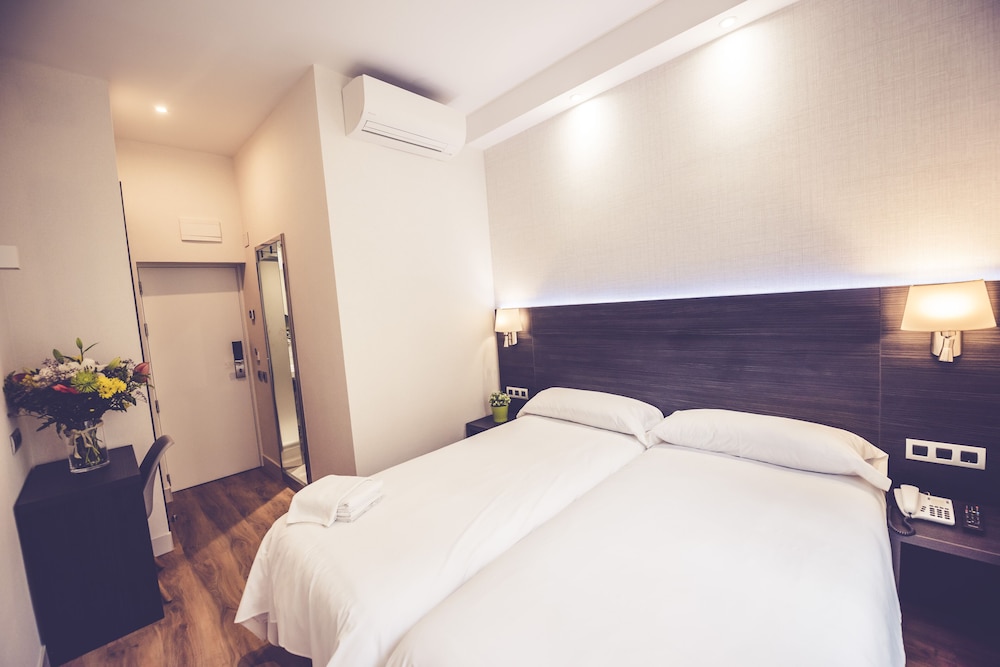 Double Room - Photo 6