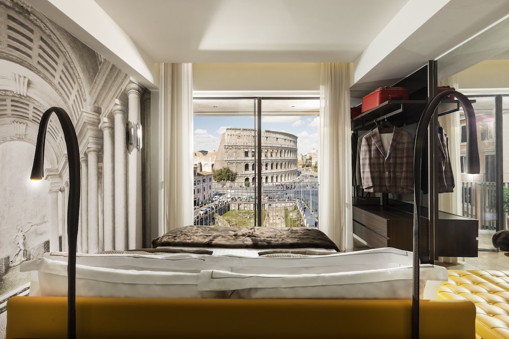 Suite Gallery (Colosseum View)