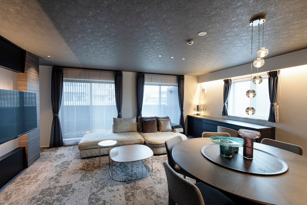 Quad Double Bed Suite - Photo 25