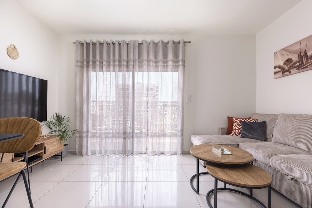 City Apartment, 1 Queen Bed with Sofa bed, Balcony, City View