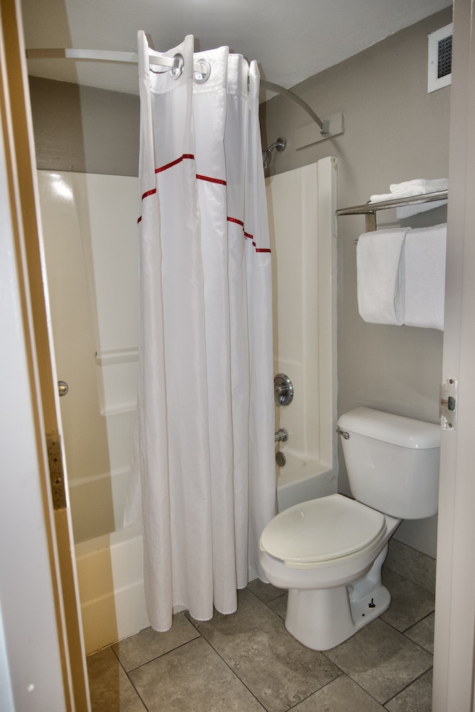Deluxe Room, 1 King Bed, Non Smoking - Photo 4