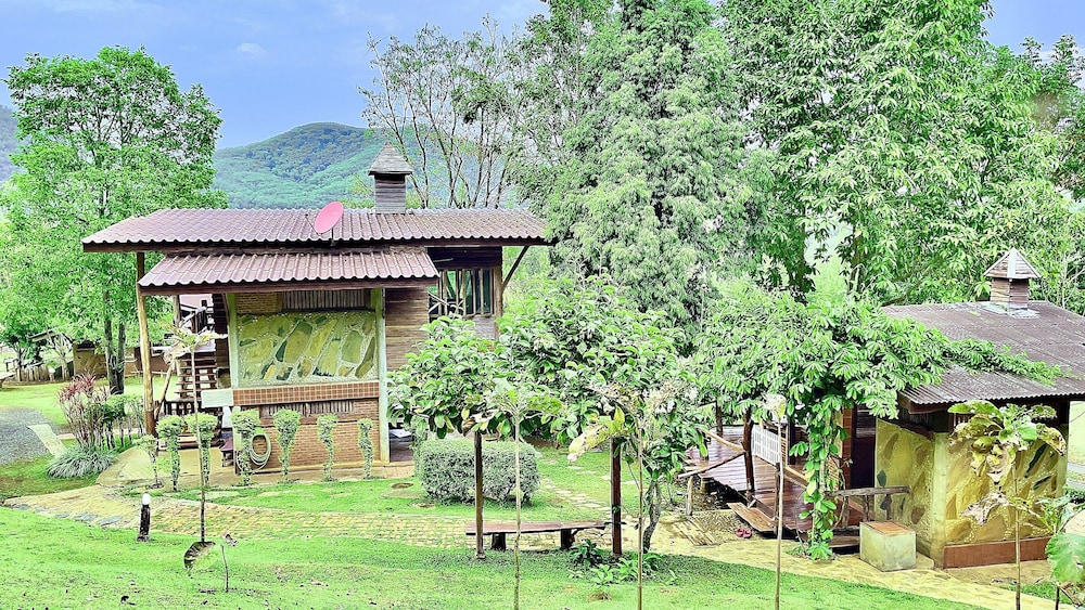 Cabin with Mountain View photo 2
