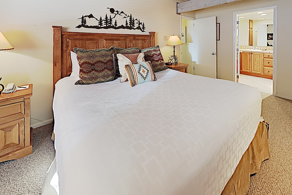 Deluxe Three Bedroom ~ D2E photo 3