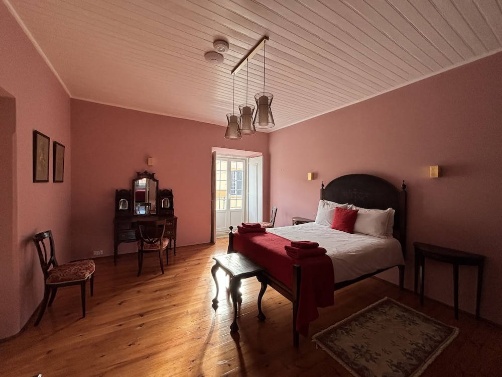Mr. Dale (Manor House - 1st Floor, Max 4 Guests) photo 1