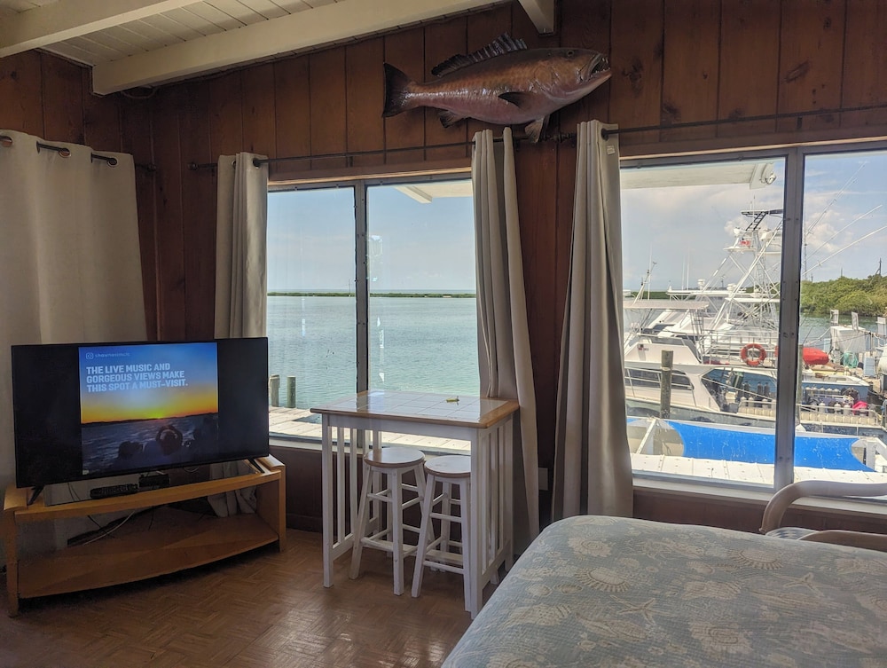 Standard Suite, 1 Bedroom, Non Smoking, Private Bathroom (Tackle Shop Suite)