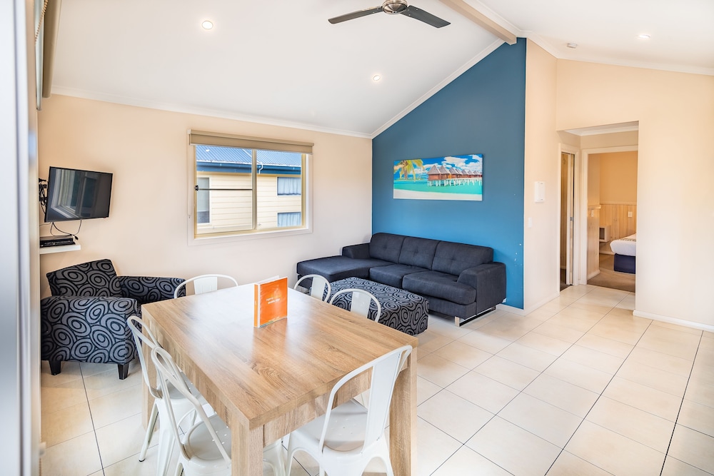 Kentia Cabin - 2 Bedrooms photo 2