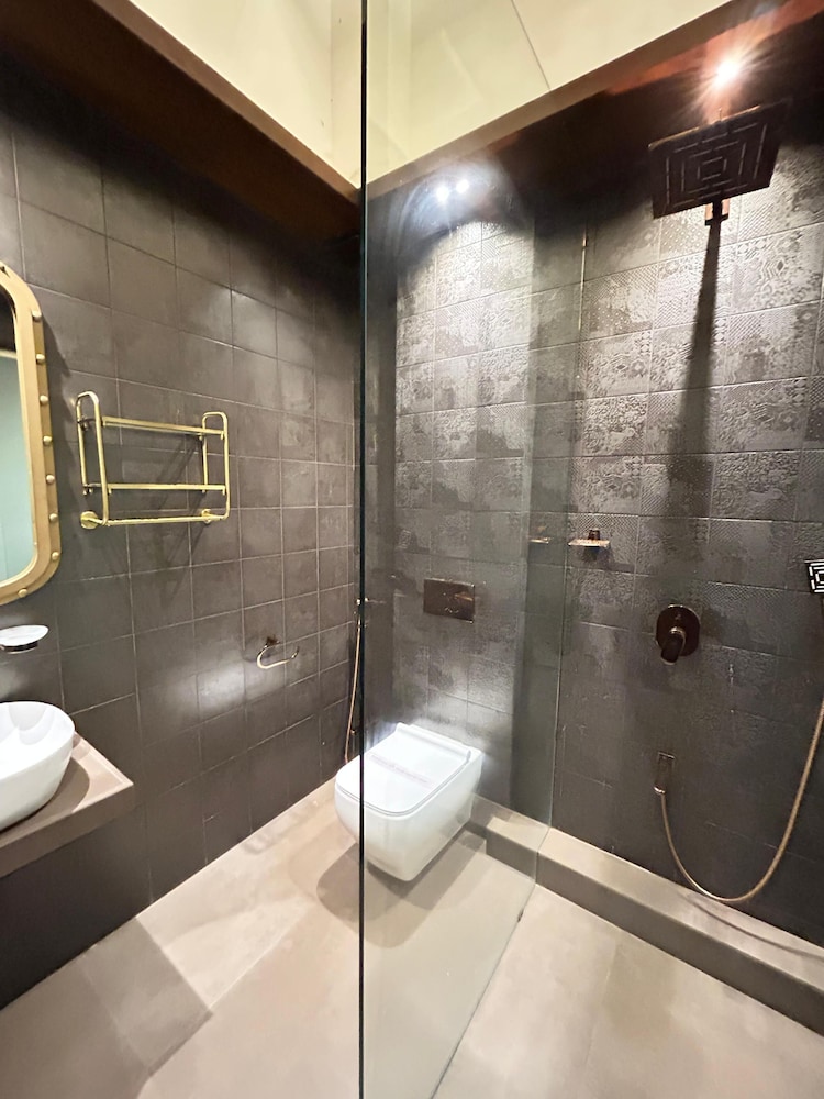 Jr. Suite Room - Photo 7