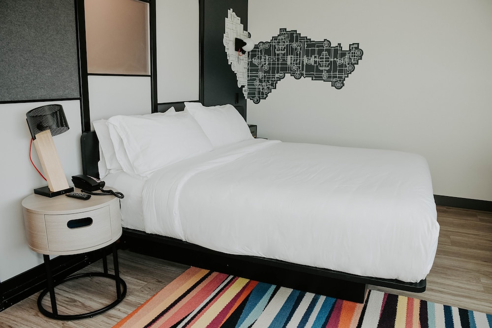 Room, 1 King Bed (Hearing Accessible) photo 1