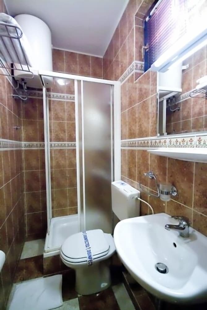 Economy Double Room - Photo 2